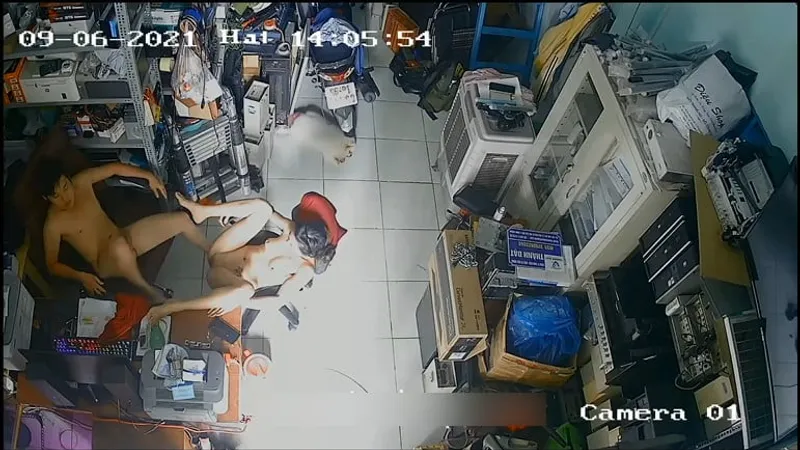 Vợ ông xã làm tình nhau trong của cặc máy tính