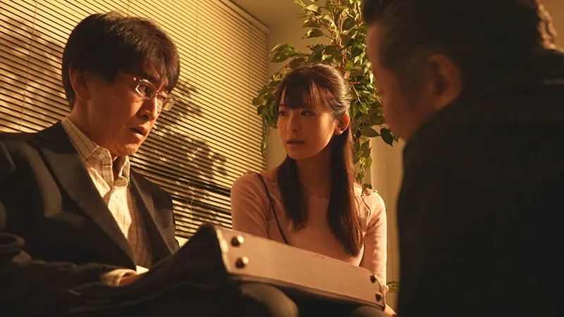 Chồng yêu vay nợ bọn cho vay nặng lãi, người vợ phải bán thân để trả nợ