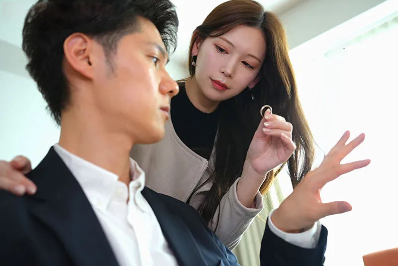 Người vợ đi đi chơi, gã chồng ở nhà bị nhỏ em cô vợ gạ xxx không trượt phát nào